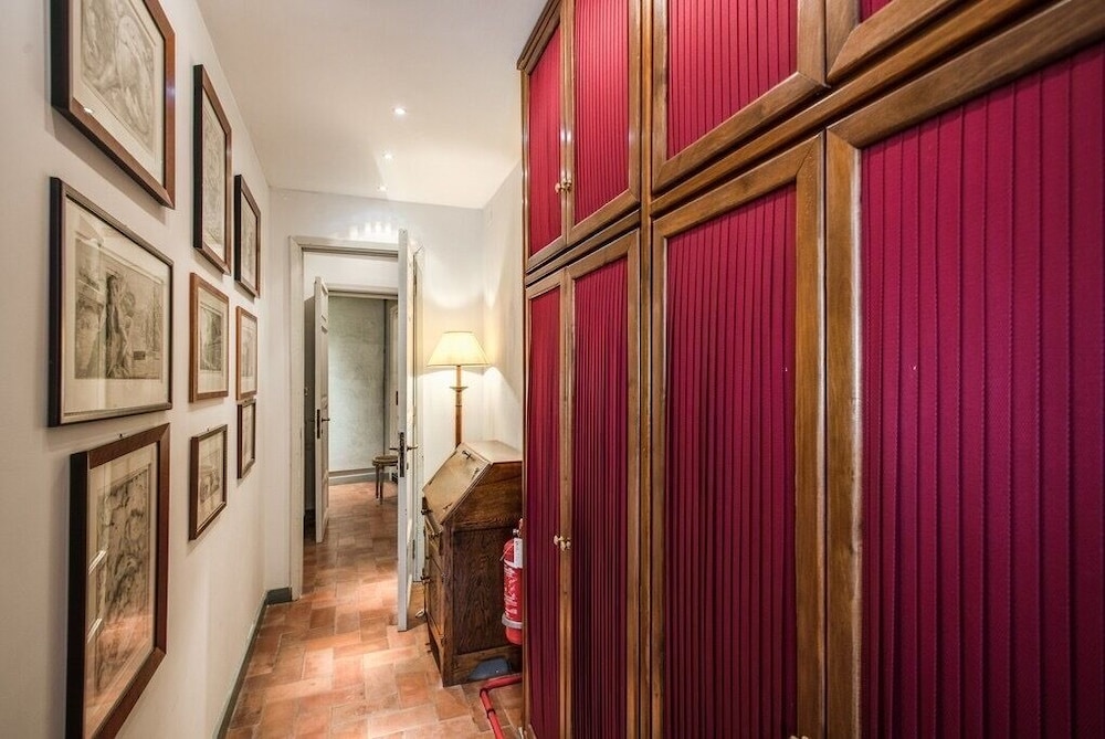 Wonderful Apartment With Balcony In Piazza Margana