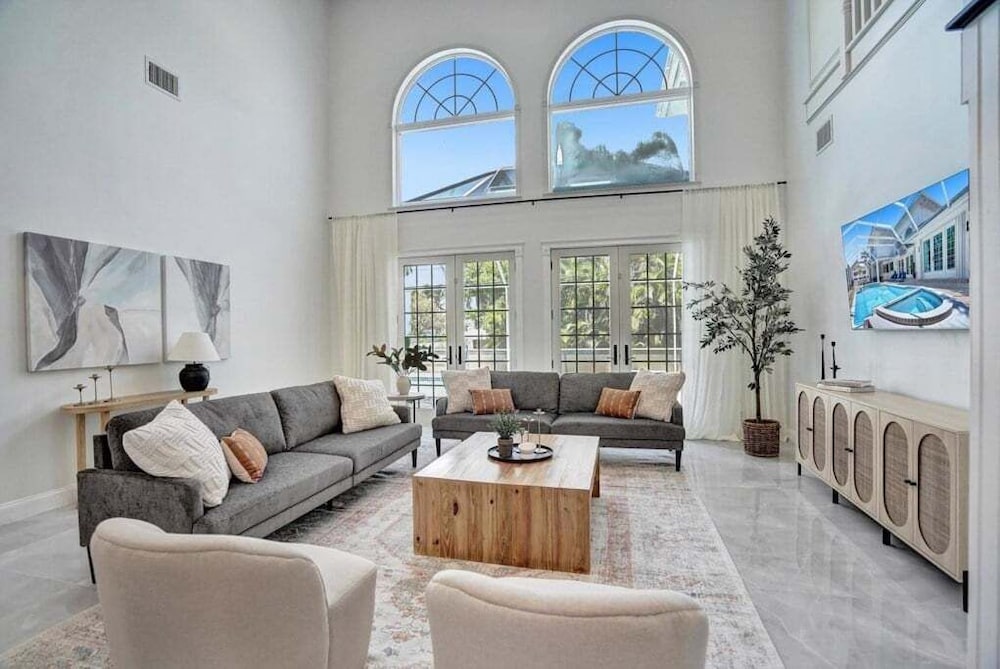 6br Elegant Hollywood Lakes Mansion W/ Pool & Spa 6 Bedroom Home
