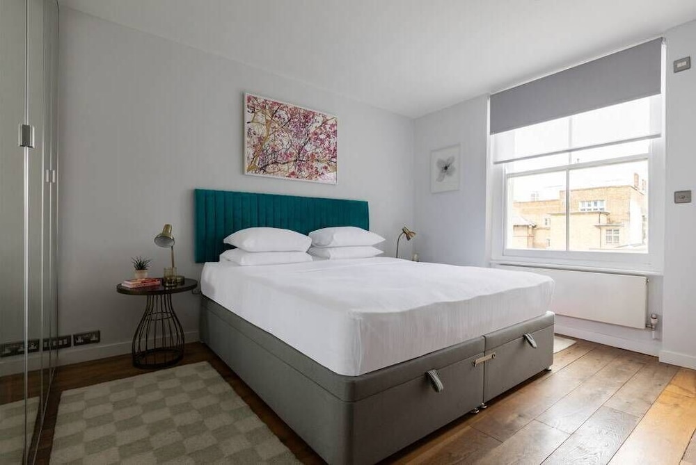 St Stephen's Gardens Viii by Onefinestay