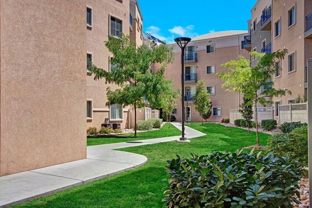 Condo Near Convention Center Sleeps 9