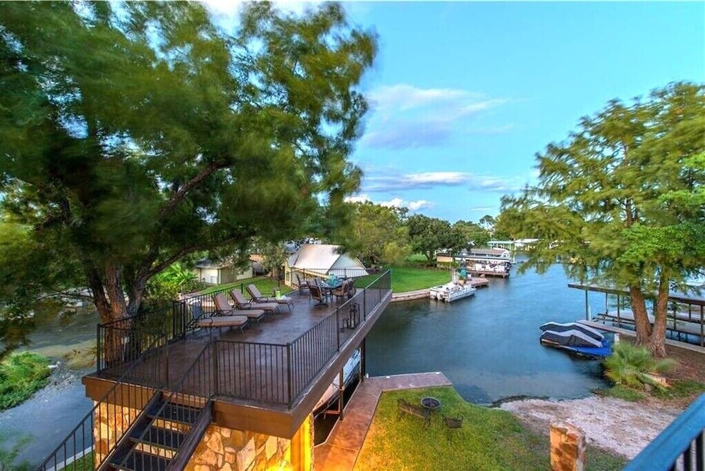 Hillview Estate