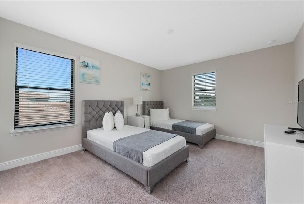 Balmoral Resort-224mcv 4 Bedroom Home by RedAwning view 4