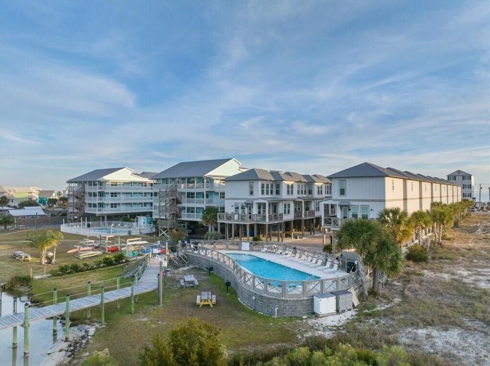 Laguna Paradise