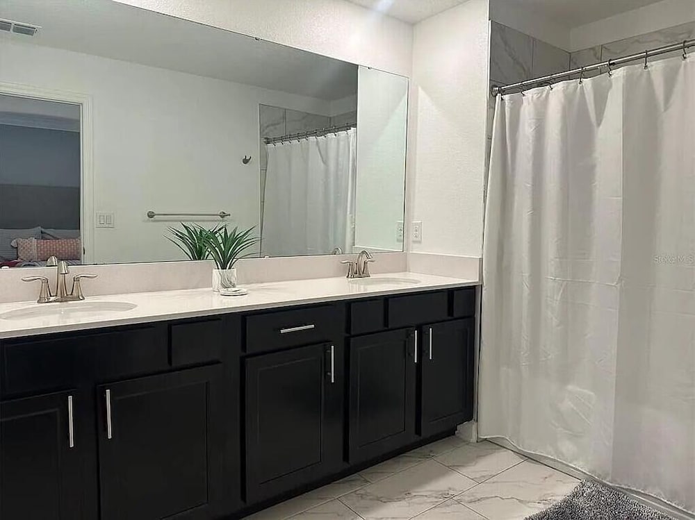 1010 SS - Modern Comfort Oasis