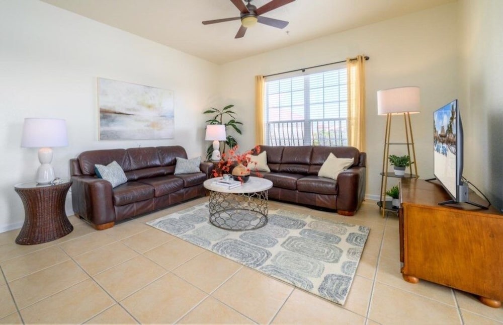 Pool View Penthouse 3 Bedroom Condo