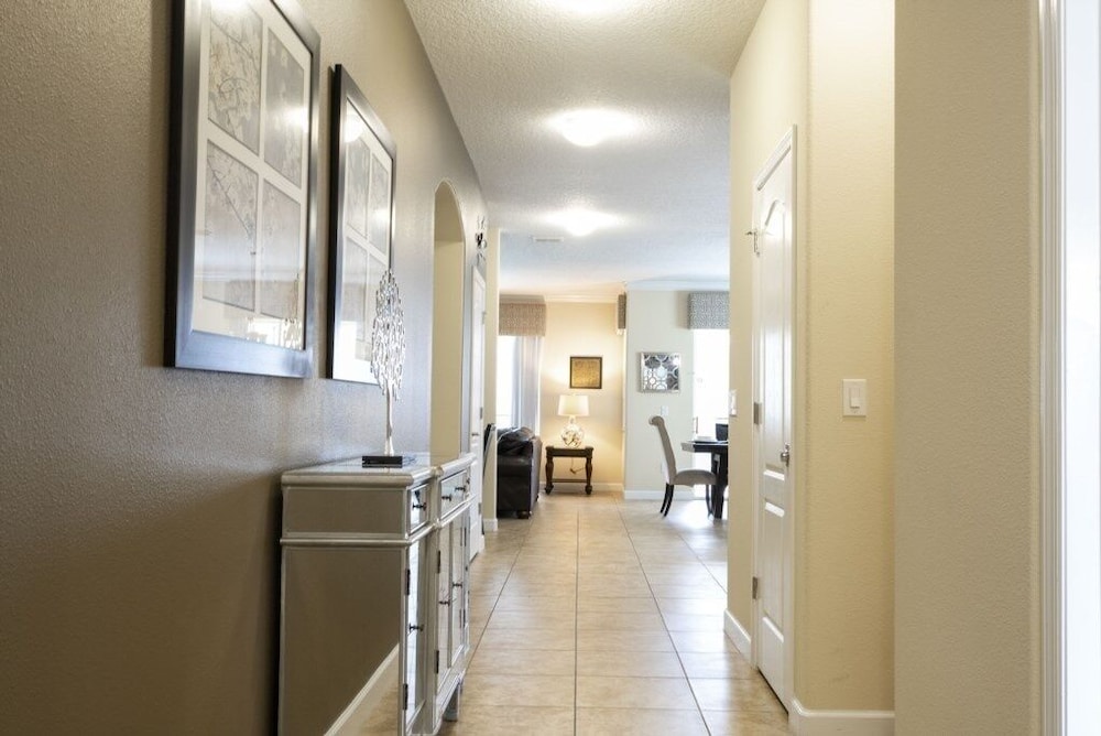 Family Pool Home Near Disney!! Modern Decor, Bbq ,resort W/ Tons Of Amenities! 6 Bedroom Home
