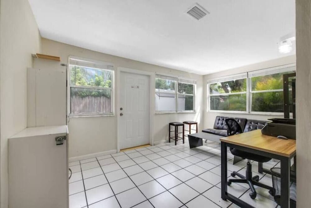 5140 Duplex in Oakland Park view 3