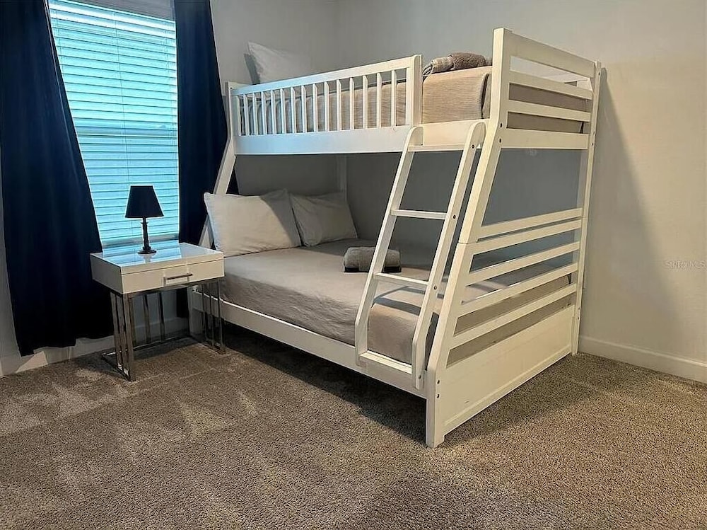 1010 SS - Modern Comfort Oasis