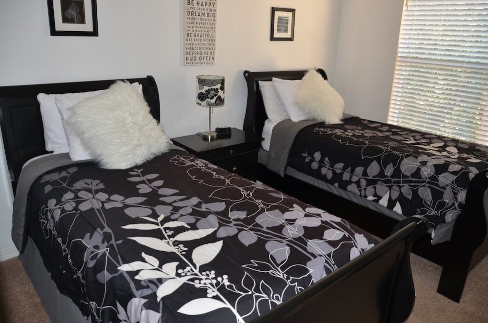 3 Bedroom Premium 233 Napoli Town Home Townhouse by RedAwning view 4