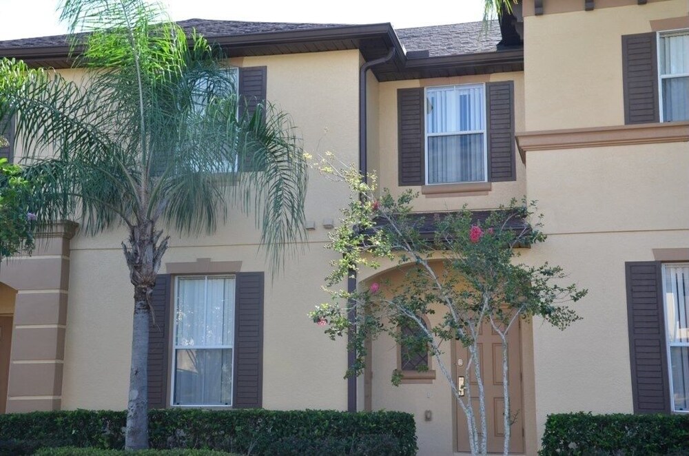 3 Bedroom Premium 233 Napoli Town Home Townhouse by RedAwning view 2