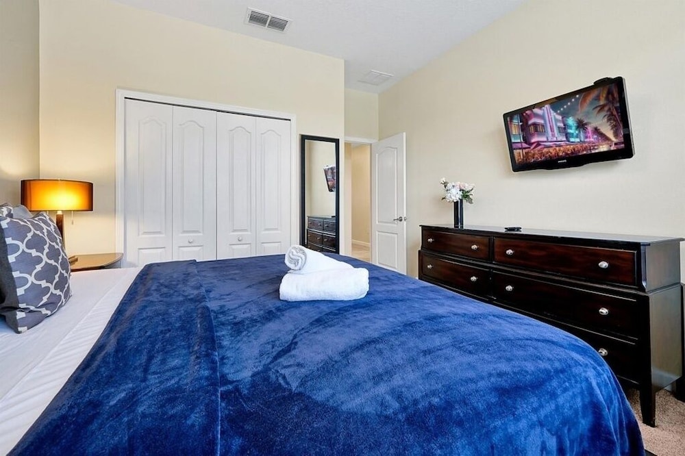 Spacious Vacation Home, No Rear Neighbors! Close To Clubhouse,bbq, Resort Community 6 Bedroom Home
