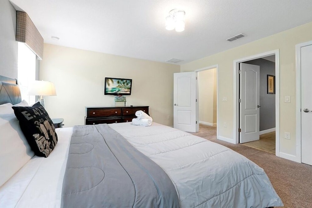 Spacious Vacation Home, No Rear Neighbors! Close To Clubhouse,bbq, Resort Community 6 Bedroom Home