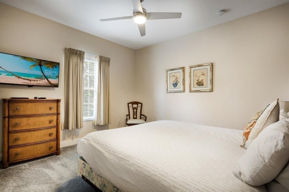 Beautiful 5 Bed Pool Home In Reunion 5 Bedroom Home by RedAwning view 4