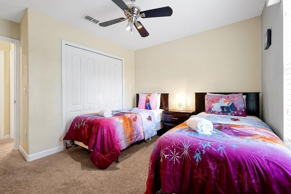 Spacious Vacation Home, No Rear Neighbors! Close To Clubhouse,bbq, Resort Community 6 Bedroom Home