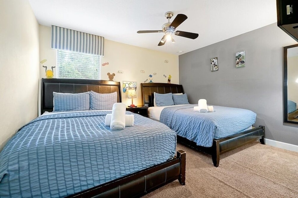 Spacious Vacation Home, No Rear Neighbors! Close To Clubhouse,bbq, Resort Community 6 Bedroom Home