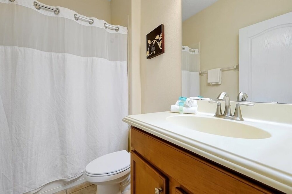 Spacious Vacation Home, No Rear Neighbors! Close To Clubhouse,bbq, Resort Community 6 Bedroom Home