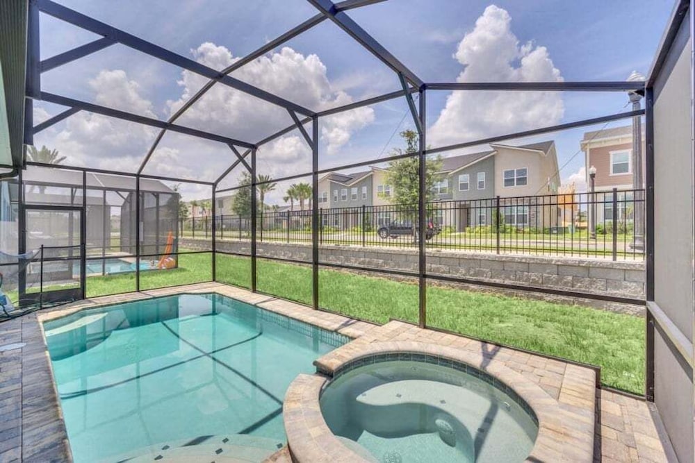 Movie Room, Pool, Theme Rooms Everything Included! 6 Bedroom Villa