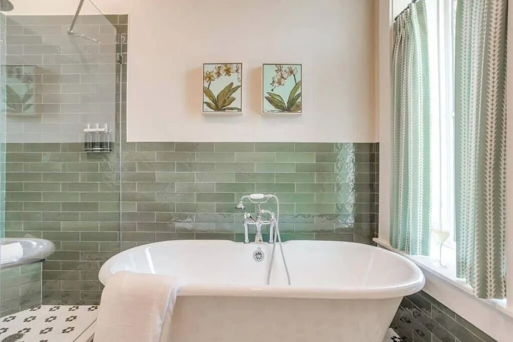 Nutt House Hotel