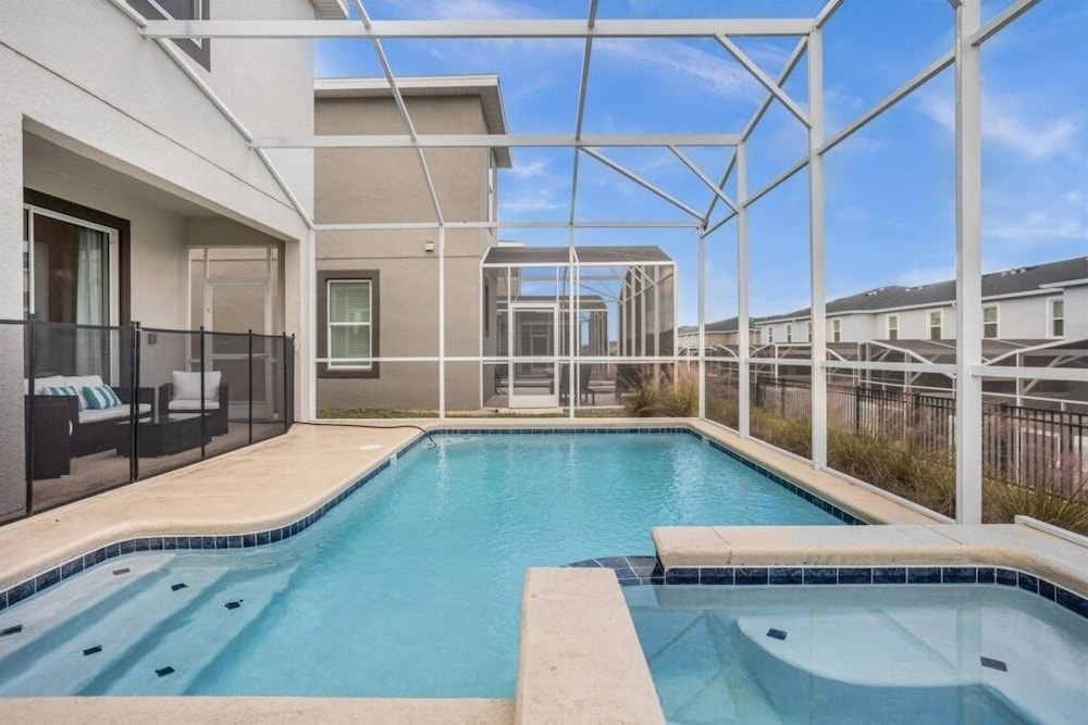 6 Bedroomss/ Champions Gate Home by RedAwning view 5