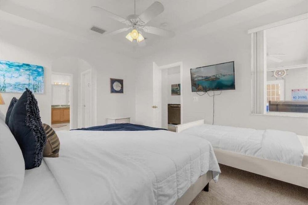 4 Bed Luxury Quiet & Private Home! 4 Bedroom Villa