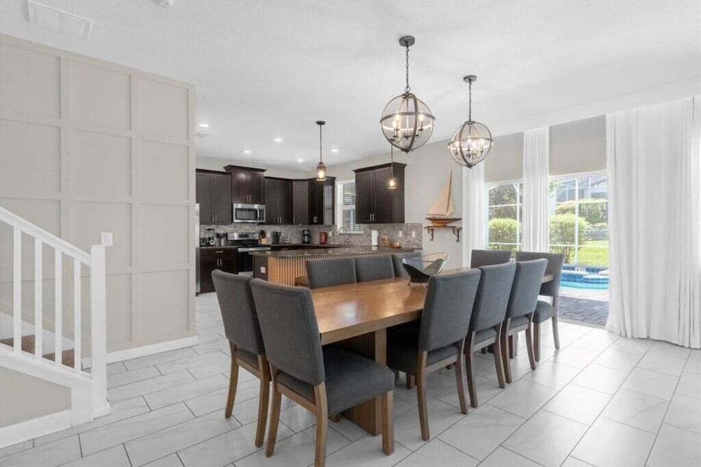 Star Wars & More Large Private Pool Lanai Home! 6 Bedroom Villa