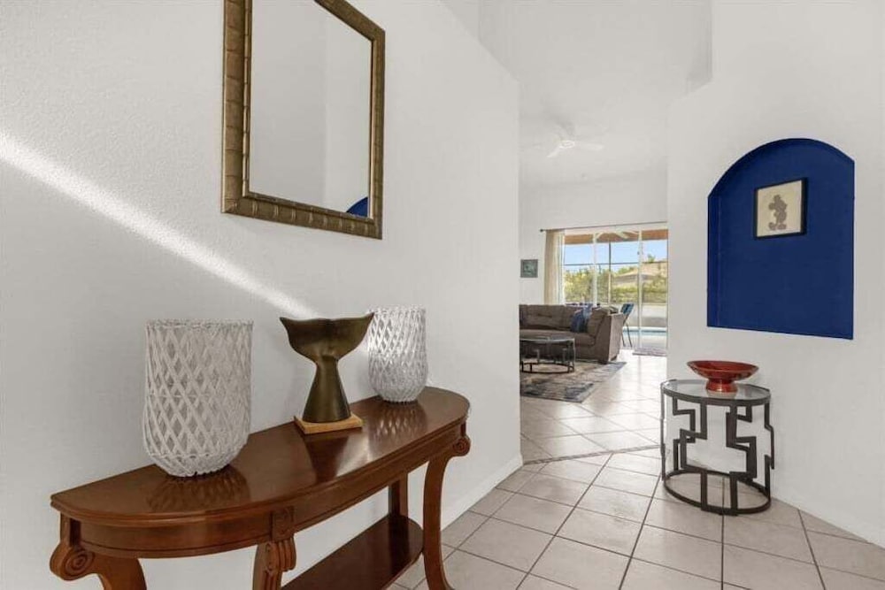 4 Bed Luxury Quiet & Private Home! 4 Bedroom Villa