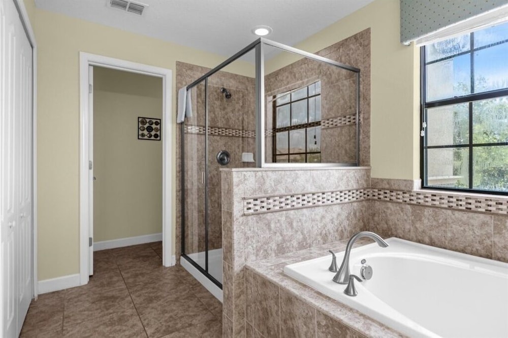 5 Bedrooms S / Champions Gate Home by RedAwning
