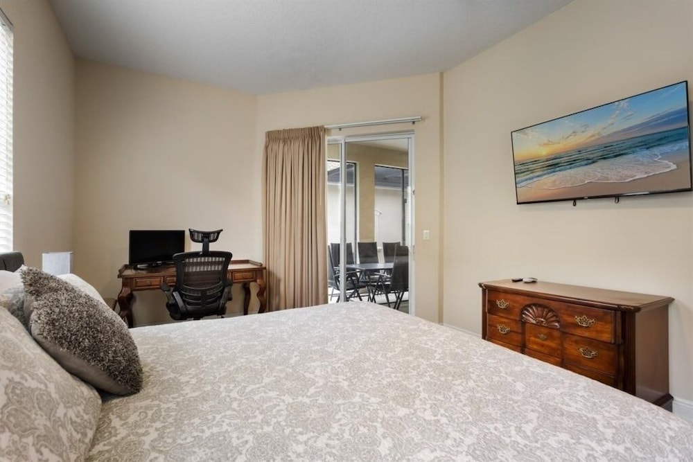 Beautiful 5 Bed Pool Home In Reunion 5 Bedroom Home by RedAwning view 2