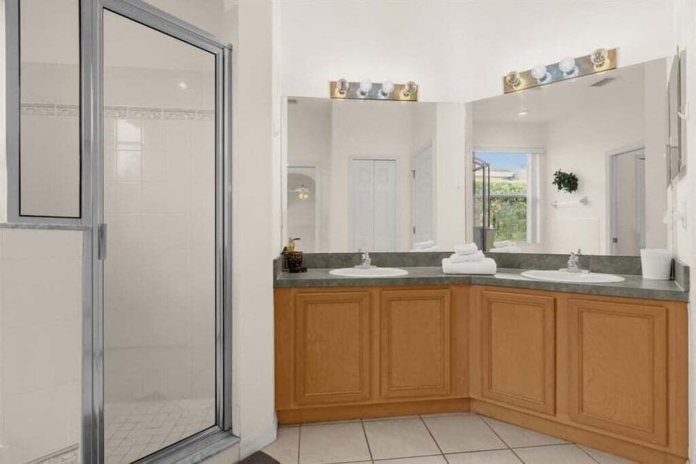 4 Bed Luxury Quiet & Private Home! 4 Bedroom Villa