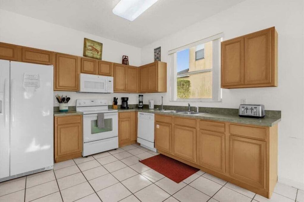 4 Bed Luxury Quiet & Private Home! 4 Bedroom Villa