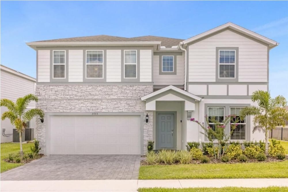 Luxury 10 Br Themed House, Resort Access Included! 10 Bedroom Holiday Village by RedAwning - Image 2