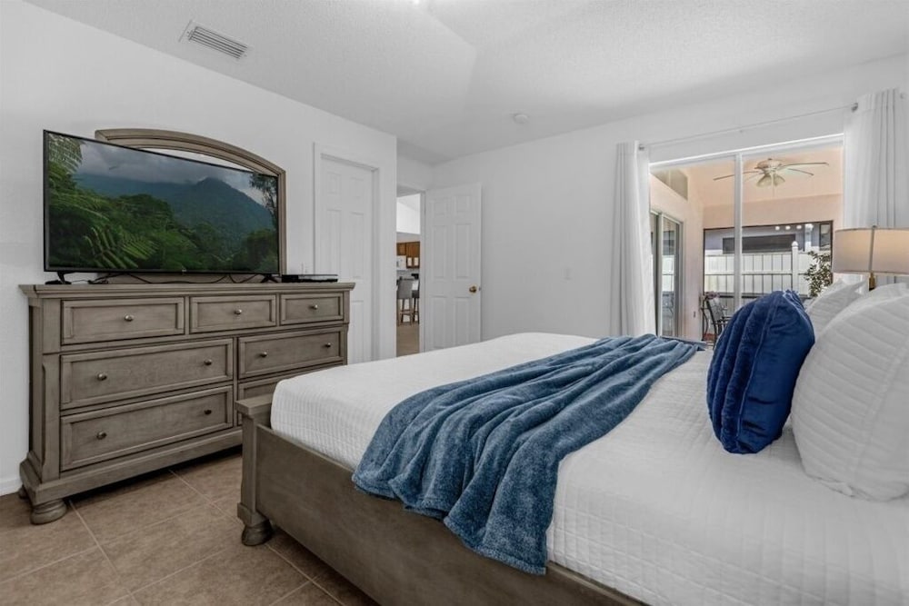 3 Bedrooms S / Lake Berkley Home by RedAwning view 3