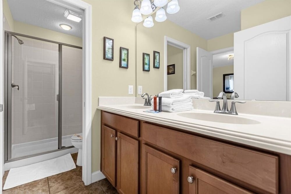 5 Bedrooms S / Champions Gate Home by RedAwning