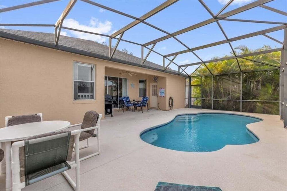 4 Bed Luxury Quiet & Private Home! 4 Bedroom Villa