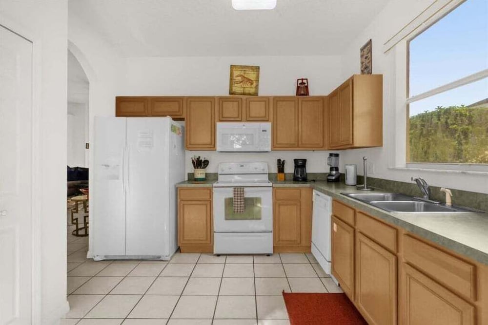 4 Bed Luxury Quiet & Private Home! 4 Bedroom Villa