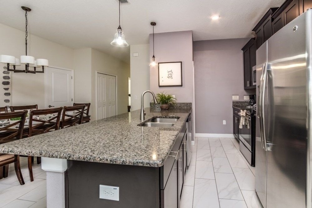 Amazing Story Lake Town Home Sleeps 11 5 Bedroom Townhouse by Redawning - Image 5