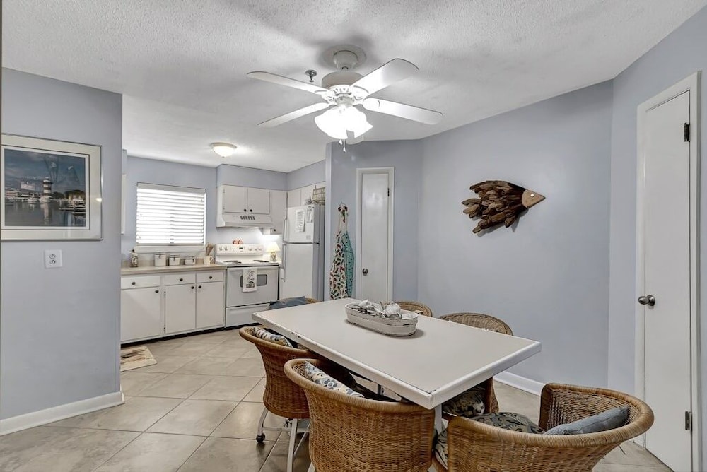 Toes In The Water / 4406 Hhr 2 Bedroom Condo by RedAwning view 4
