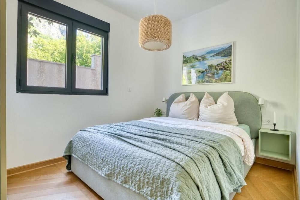 Seaview Hideaway- Premium Apartment