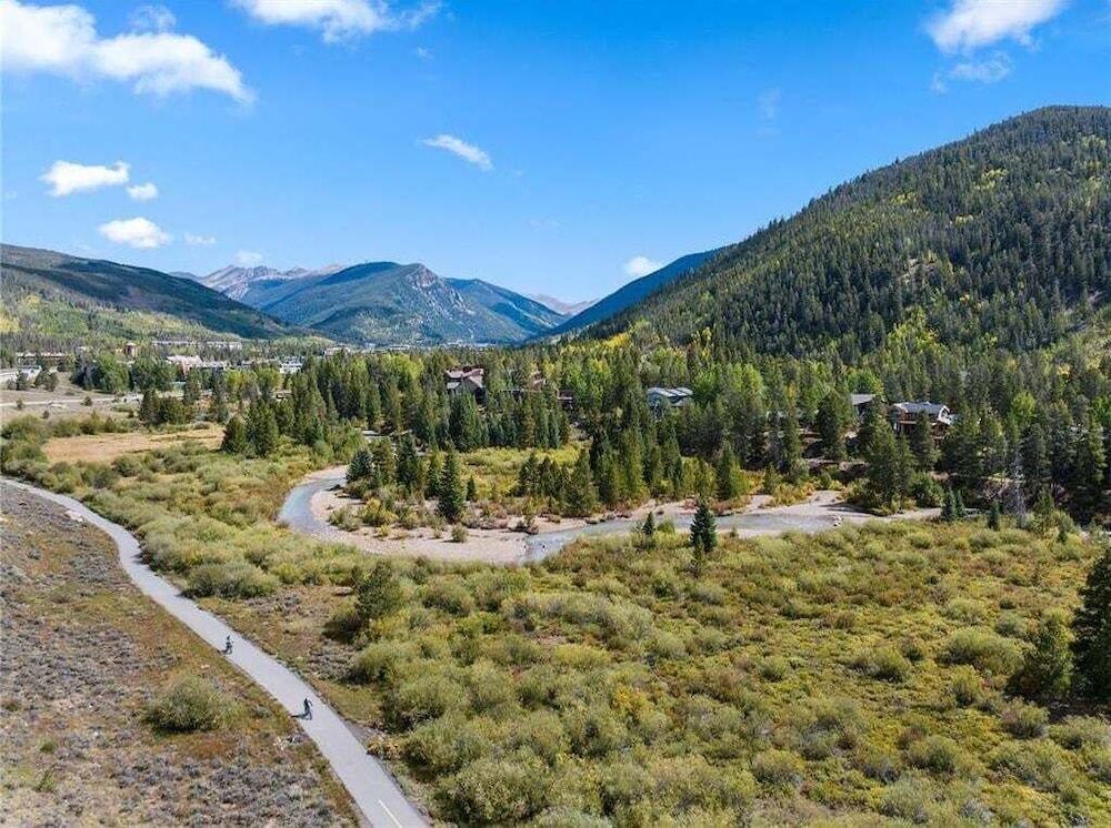 Luxury Stay Meets Family Fun: Premier 1br Retreat 1 Bedroom Condo