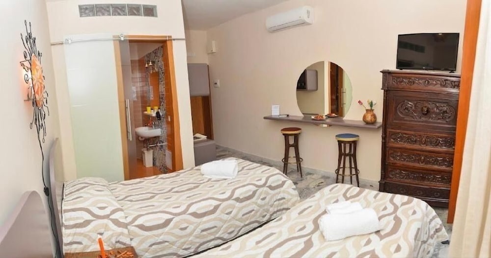 FURTURE' ROOMS