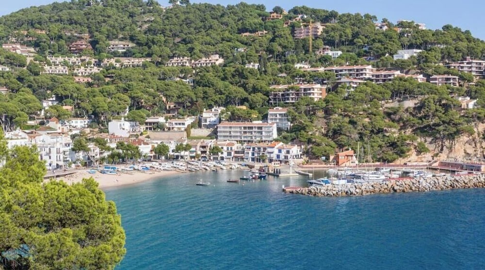 Mirador in Llafranc With 4 Bedrooms and 4 Bathrooms