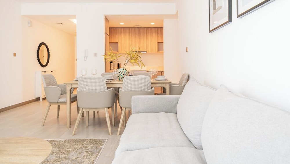 Stunning 2BR Apt – High-Floor with Breathtaking Views