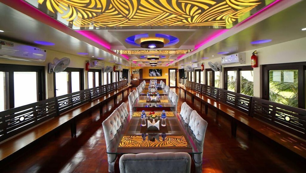 Cosy Houseboats