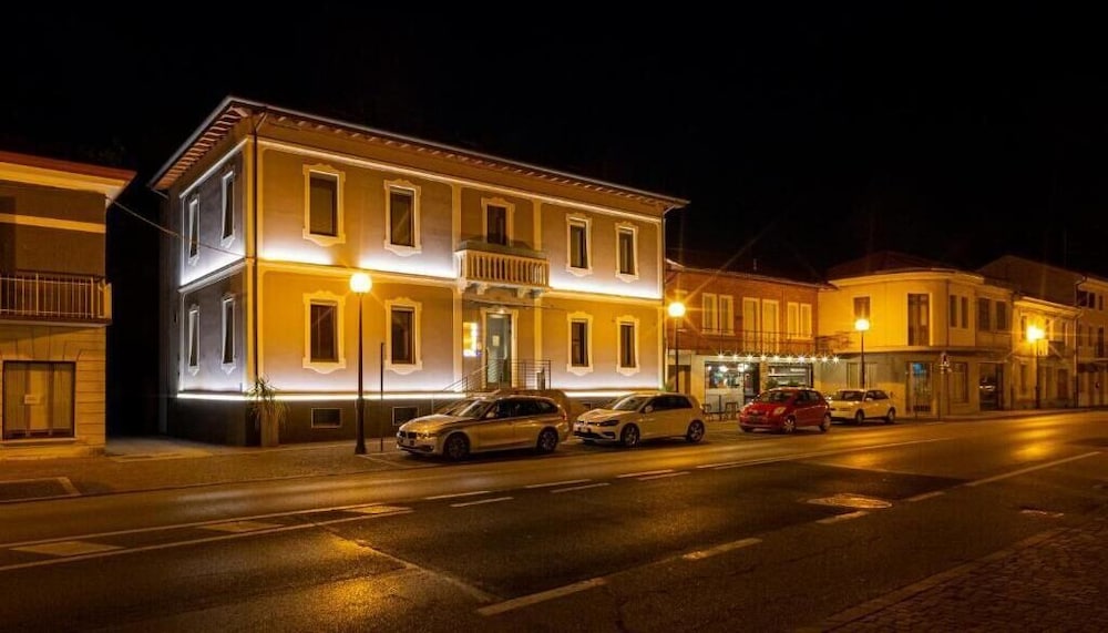 EX-L HOTEL
