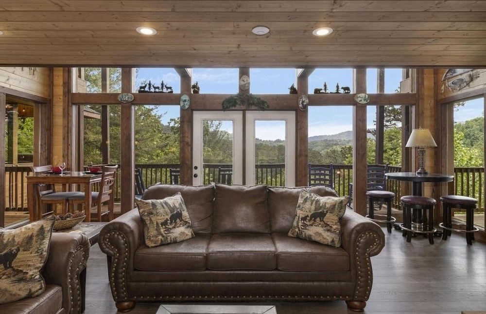 Place of the Blue Smoke - 5 Bedrooms, 5 Baths, Sleeps 16 Home by RedAwning