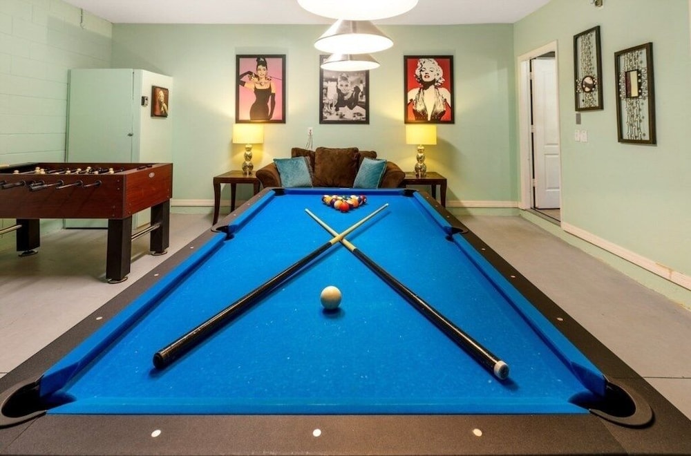 Luxury 4br Retreat W/ Pool, Game Room Near Disney 4 Bedroom Villa