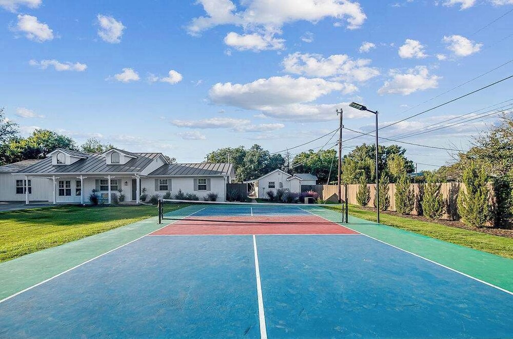 108 Wisteria Dr
