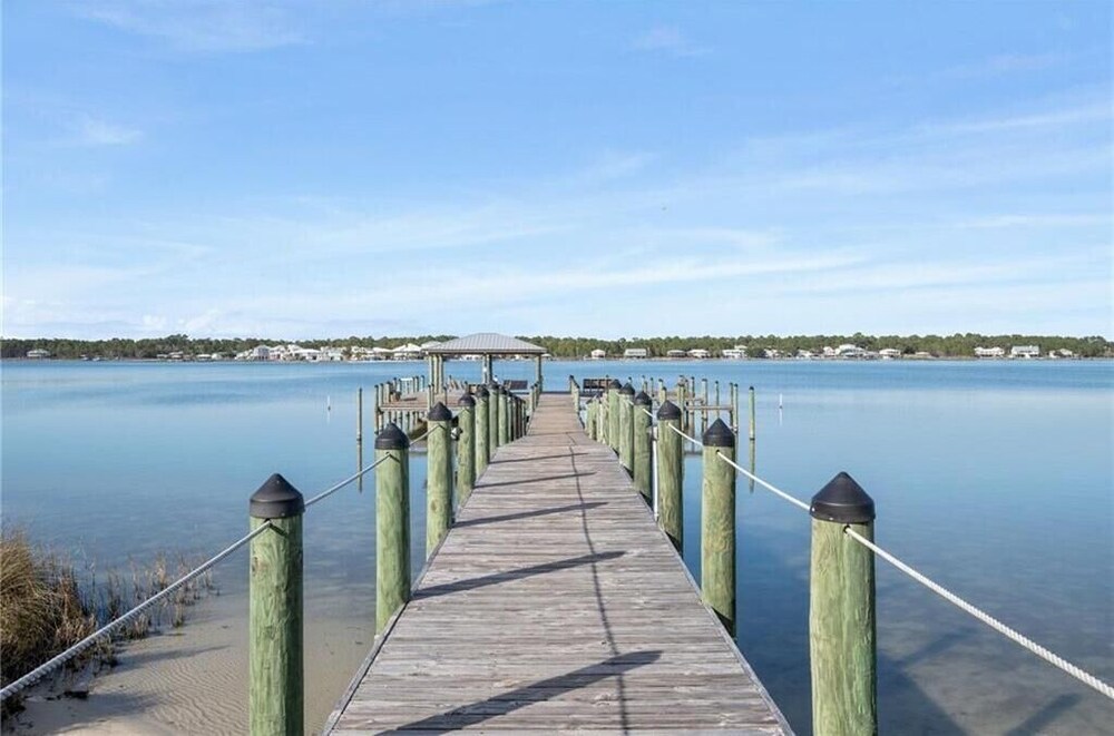 Laguna Paradise