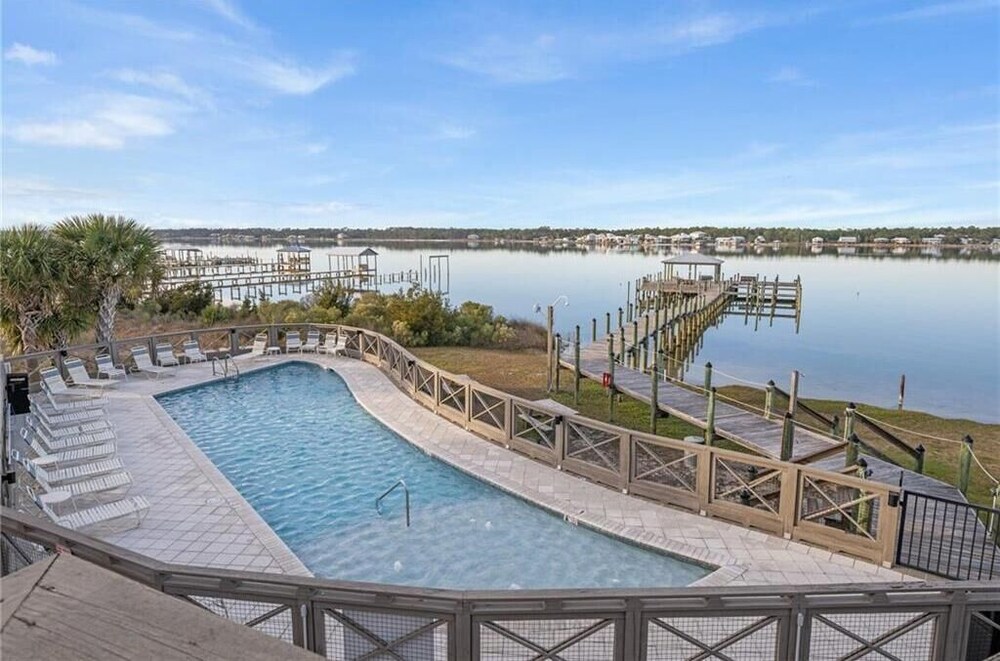 Laguna Paradise