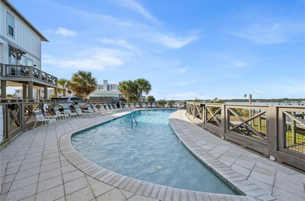 Laguna Paradise